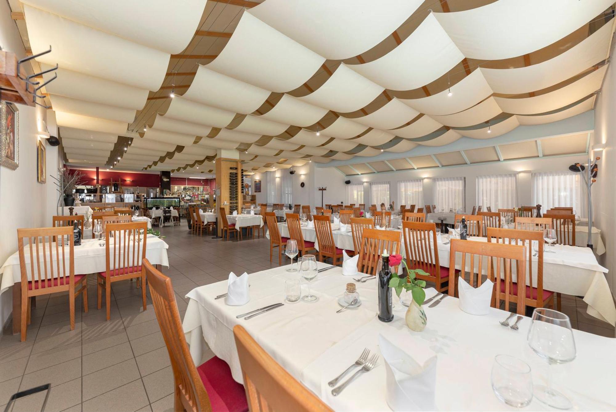 Restaurant Bric Dekani Exteriör bild