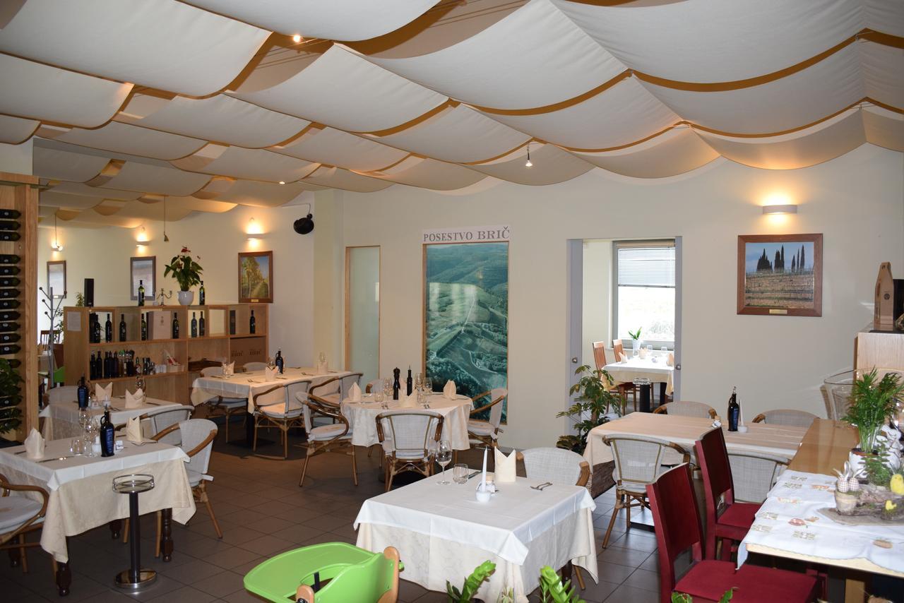 Restaurant Bric Dekani Exteriör bild