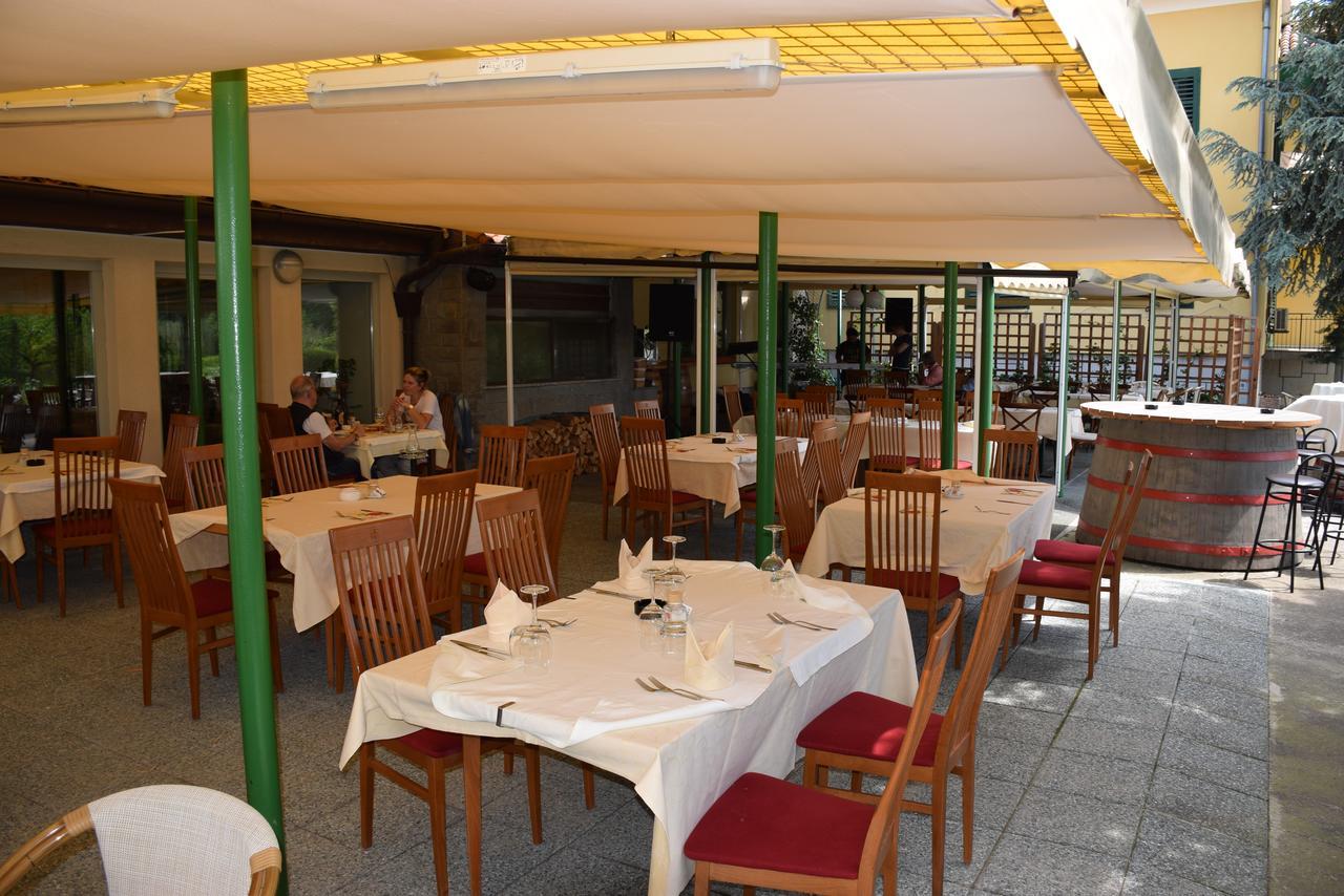 Restaurant Bric Dekani Exteriör bild
